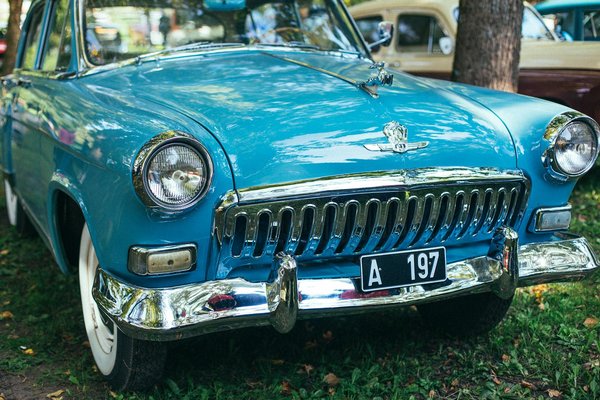 Maîtres du style : leur impact révolutionnaire sur le monde de la haute couture